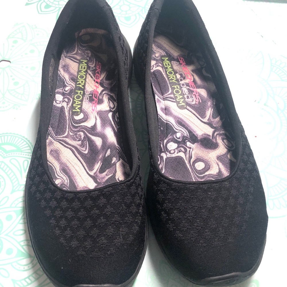 Skechers flat comfortable/causal shoes